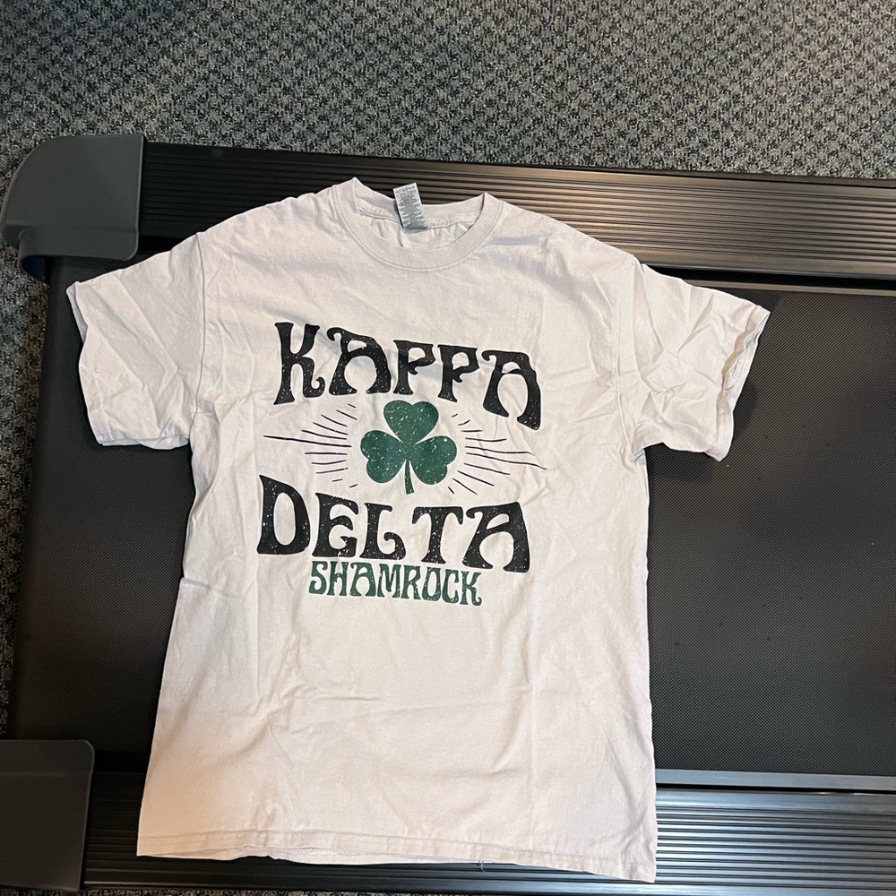 KAPPA DELTA SHAMROCK TSHIRT! SIZE MEDIUM! Worn once! NO STAINS OR DISCOLORATION!